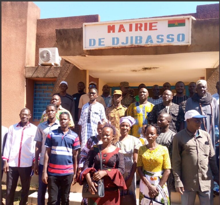 Kossi : Le contrôle des présences des agents de l&rsquo; Etat expliqué aux enseignants de la CEB de Djibasso 