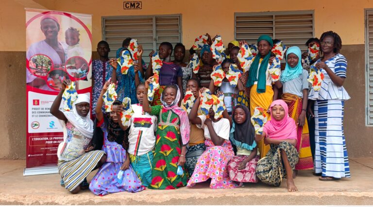 Sourou/Santé sexuelle : Une association forme 25 filles à la confection de serviettes hygiéniques lavables et réutilisables