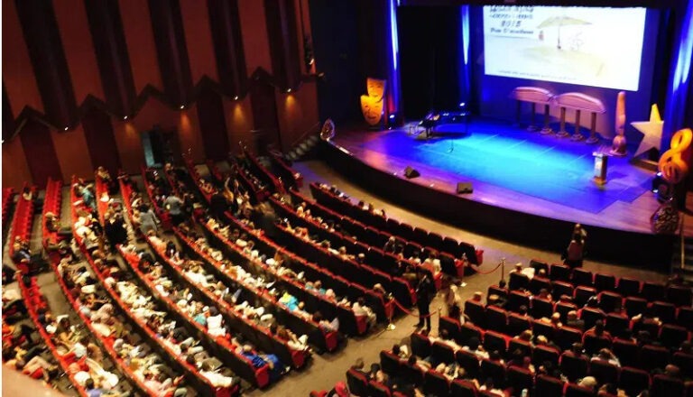 Maroc: Des dramaturges demandent l&rsquo;intégration du théâtre dans les cursus scolaires