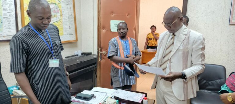 Centre-Ouest/Contrôle de présence des fonctionnaires : le gouverneur du Centre-Ouest s&rsquo;assure de l&rsquo;effectivité