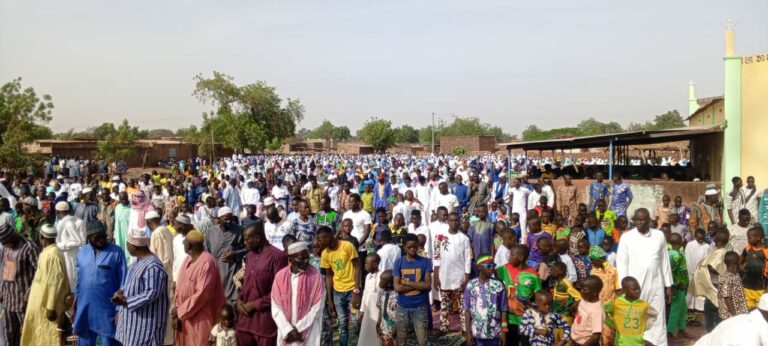 Banwa : Les fidèles musulmans de Solenzo prient pour le retour des PDI et la paix