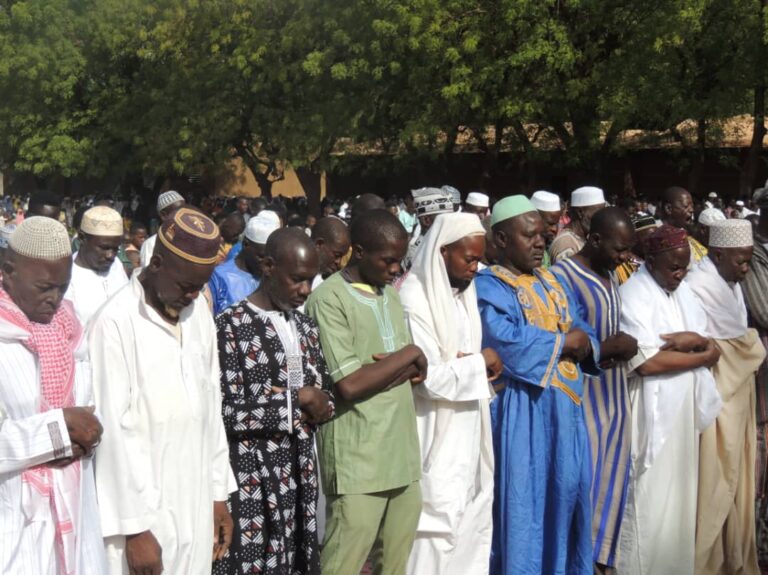 Prière de Ramadan à Sabou : Les fidèles musulmans s&rsquo;unissent dans leurs vœux à Allah