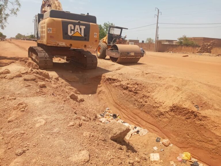 Namentenga /Bitumage du Tronçon Boulsa-Kalwartenga : Les usagers et riverains s’inquiètent du retard d’avancement des travaux .