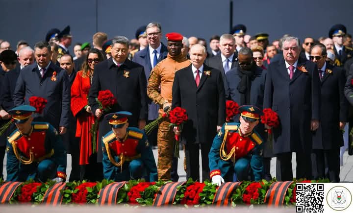 80e anniversaire de la Grande Victoire des Russes : Le Capitaine Ibrahim TRAORÉ assiste à la parade militaire et dépose une gerbe de fleurs sur « La tombe du soldat inconnu »