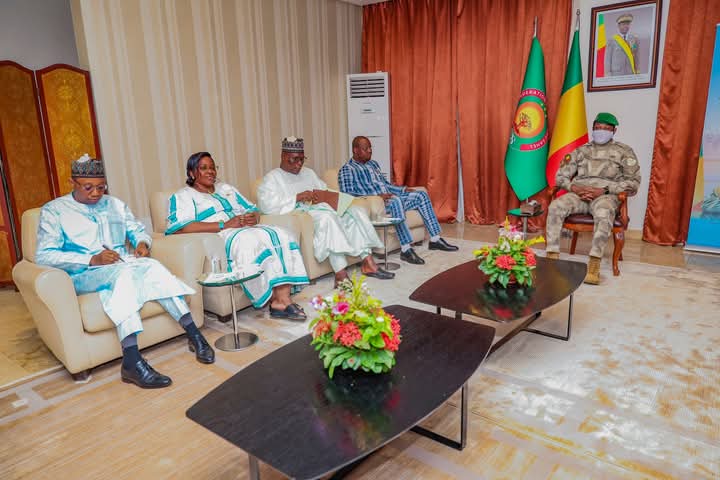 Le Président de la Transition reçoit les Ministres de la Justice de l’AES à Koulouba