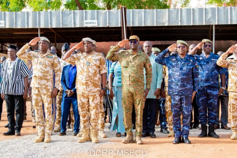 Cérémonie tournante de montée des couleurs à la DRPN-Centre: Un engagement renouvelé envers la nation.