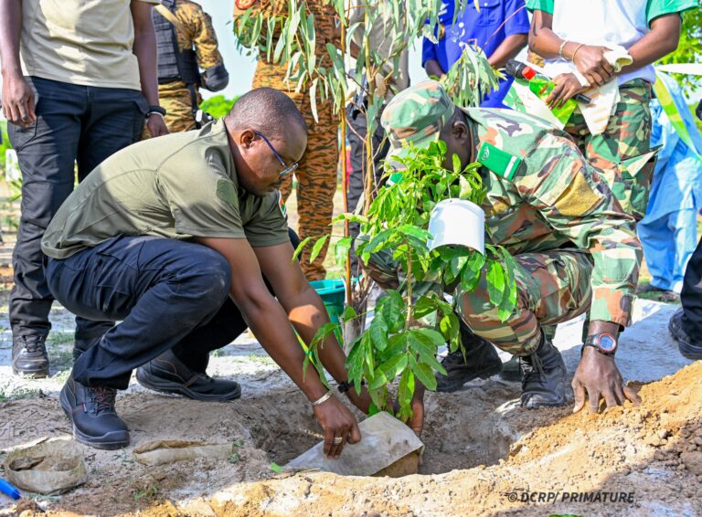 Burkina/JNA 2025 : Le Premier ministre donne le top départ de la campagne de reforestation à Guiba