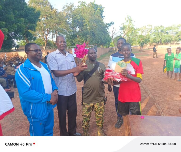 Tapoa : Un dernier match de foot pour clôturer les activités de l &lsquo; OSCEP à Diapaga