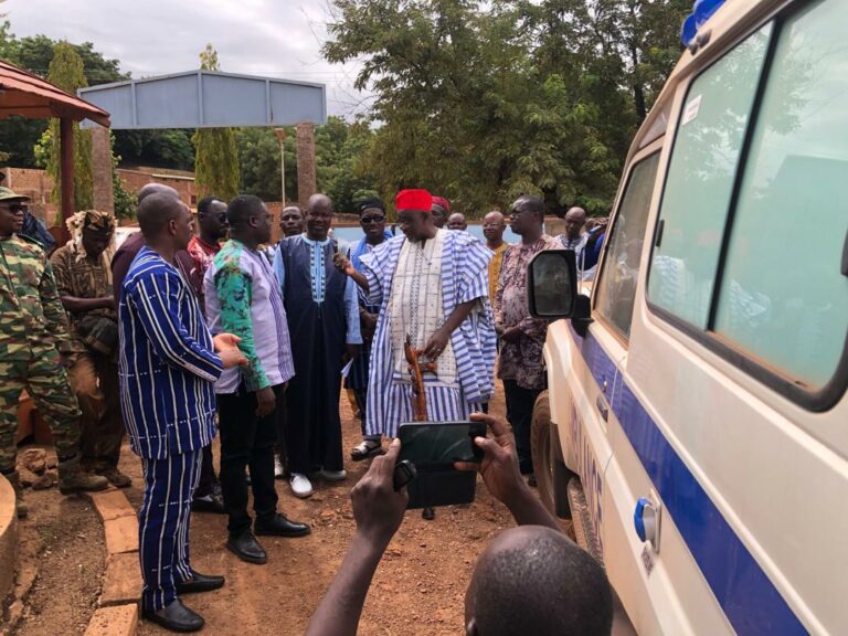 Ioba/Guéguéré : SOMIF offre une ambulance neuve à la commune de Guéguéré