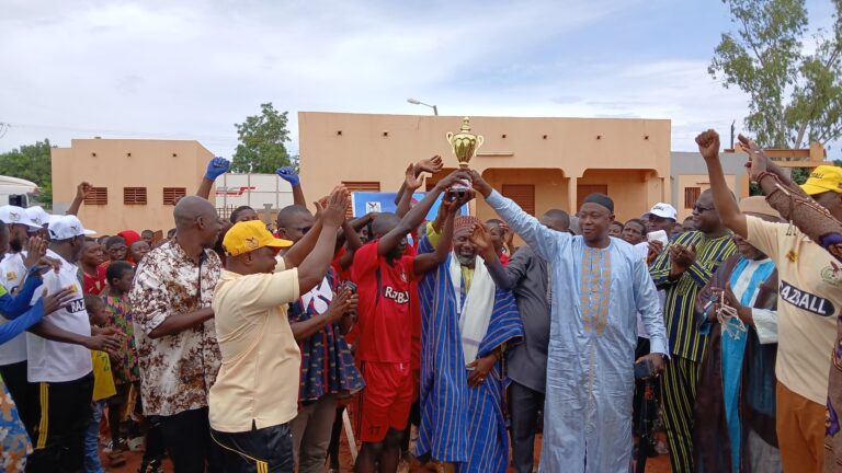 Bobo-Dioulasso : Les enfants des foyers coraniques honorés lors de la finale du tournoi de razball