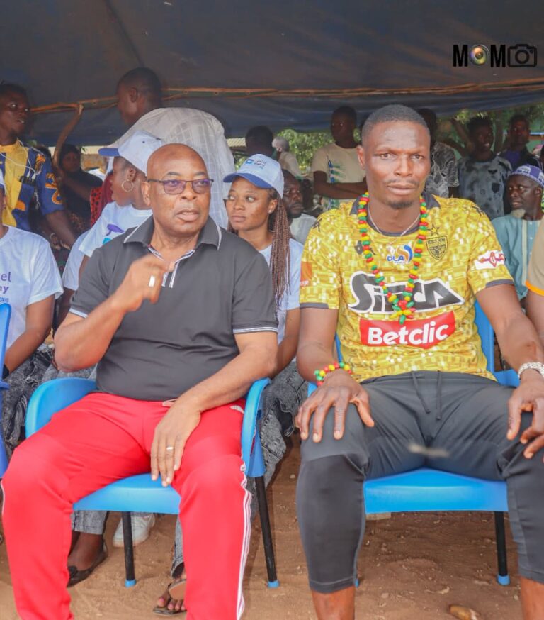 Aristide Bancé lance un tournoi de football à Torla, son village paternel