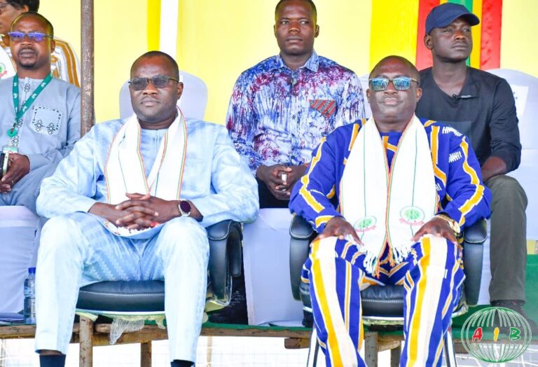 Burkina/Solidarité : La CARFO offre 1198 bourses scolaires d’une valeur de 100 000 F CFA chacune à des orphelins