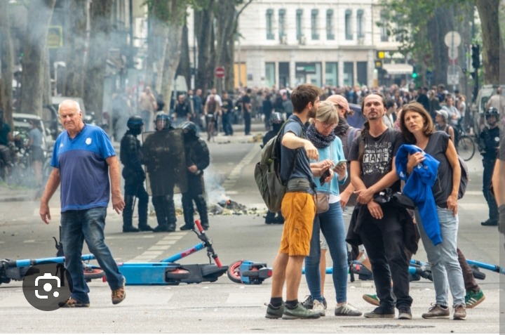 France: Des violences contre des manifestants ont été signalées dans plusieurs villes
