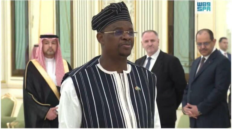 S.E.M. Boukary SAVADOGO présente ses lettres de créance à Son Altesse Royale le Prince Mohammed ben Salmane ben Abdelaziz Al Saoud