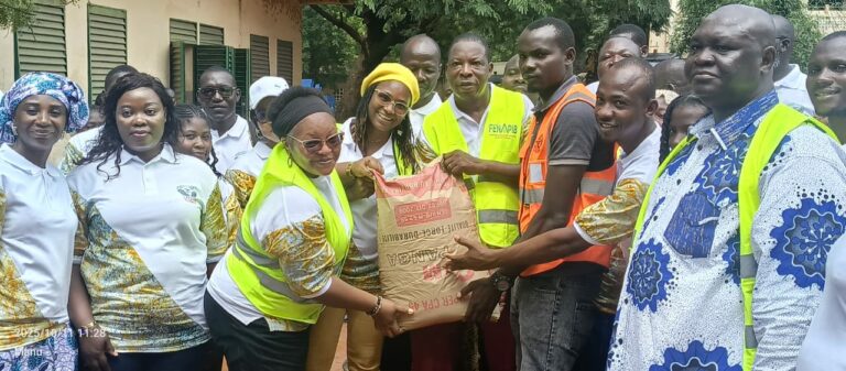 20 ans ISTID : Les anciens et actuels étudiants offrent deux tonnes de ciment à Faso Mêbo