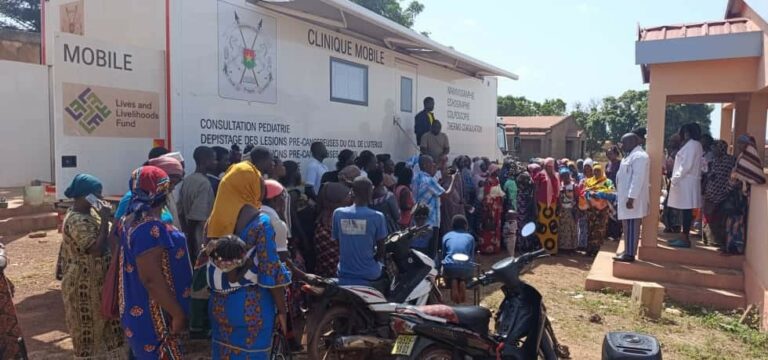 Mouhoun/Campagne nationale « Octobre Rose » : La clinique mobile du CHR de Dédougou en mission de dépistage à Tchériba