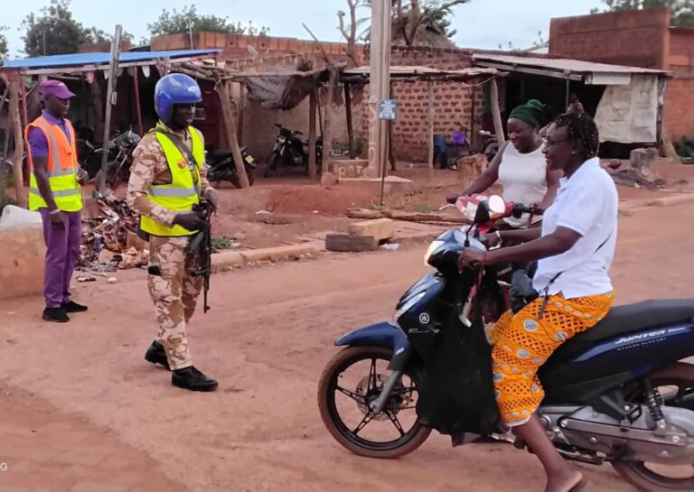 Nayala : la Police nationale sensibilise sur le port du casque et la ceinture de sécurité