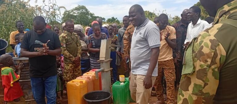 Tapoa : L’Association Unir pour Agir offre trois forages aux PDI de Diapaga