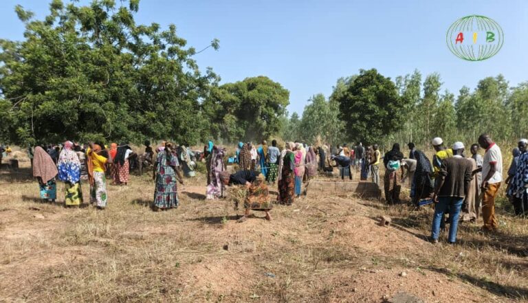 Kombissiri/Salubrité : La population de la ville se mobilise massivement pour le nettoyage du cimetière municipal