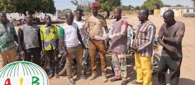 Gourma : La délégation spéciale de la commune de Madjoari offre 15 motocyclettes aux FDS et VDP communaux.