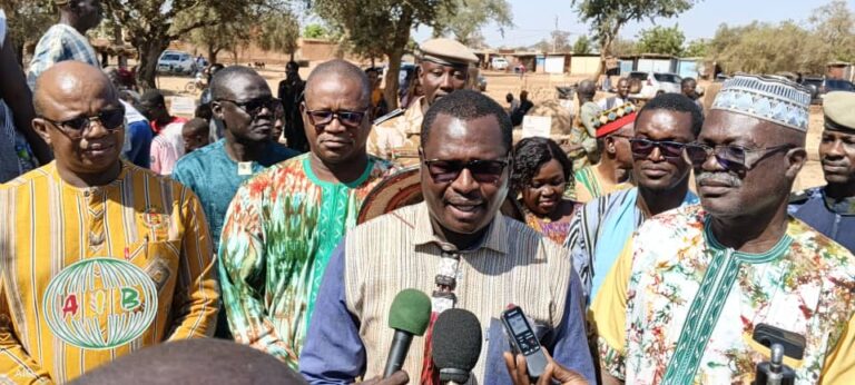 Culture/Savoir-faire ancestral : Le Ministre Pingwendé Gilbert Ouédraogo en immersion sur le site des fourneaux africains à Kaya