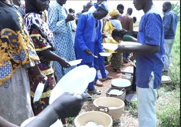 Burkina/Banzon : Les producteurs évaluent 11 nouvelles variétés de riz lors d’une dégustation