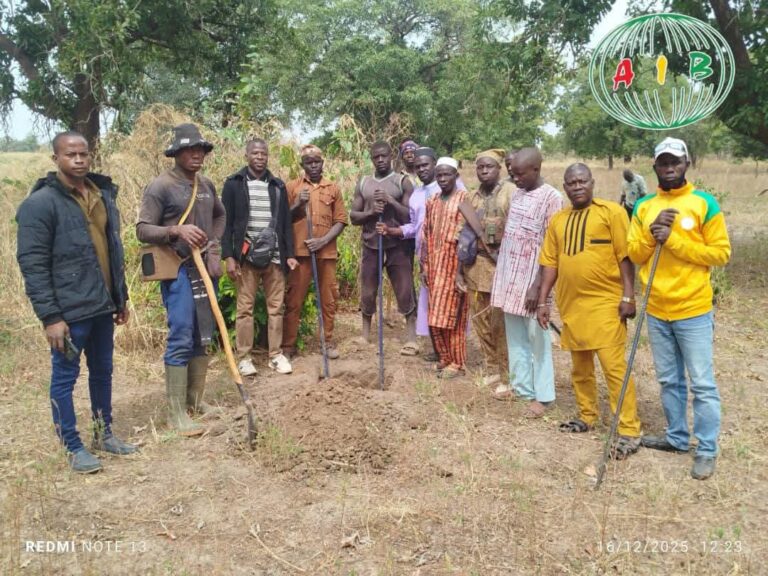 Balé/Balisage de l’auto route Ouga-Bobo : Le RISA en collaboration avec le chef de Ouahabou mobilise des communautés villageoises pour les travaux de balisage de l’autoroute dans la province des Balé