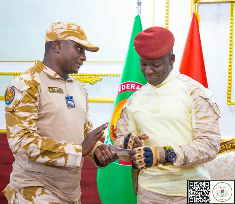 Carte d’identité biométrique AES au Burkina Faso : Au Capitaine Ibrahim TRAORÉ pour commencer