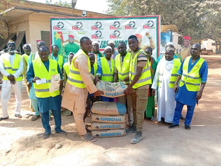 Burkina : L’association Bayir Metba apporte 10 tonnes de ciment à Faso Mêbo