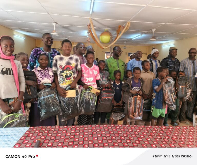 Namentenga/Éducation : L’association Nasongdo soutient 100 orphelins et enfants vulnérables avec des kits scolaires