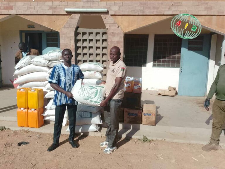 Tansila : Les membres de la délégation spéciale communale offrent des vivres aux VDP