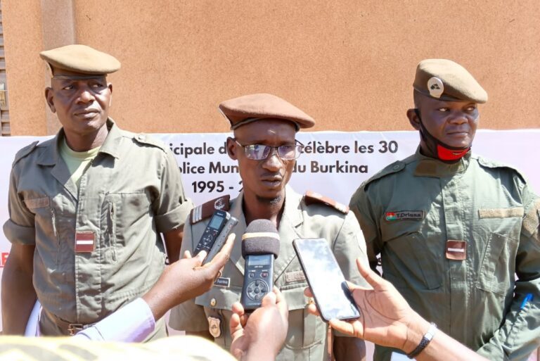 La police municipale de Houndé explique ses missions aux populations du Tuy