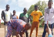 Tuy : Reboisement au lycée départemental de Founzan Founzan, 5 juil. 2026 (AIB) – Le président du jury 116 du baccalauréat 2026 à Founzan, Étienne Ouédraogo, a offert 50 plants et participé au reboisement de l’enceinte du lycée départemental de Founzan, le mercredi 1er juillet 2026.