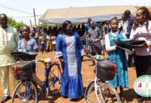 Sandbondtenga/Excellence scolaire: les meilleurs élèves au CEP de la CEB de Kaya 1 reçoivent des vélos et des kits scolaires
