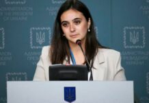 Ukraine: « Très peu » d’Ukrainiens soutiennent encore Zelenski, selon son ex-porte-parole