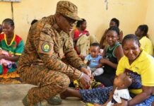 Loumbila : le Dr Robert Kargougou rend visite aux 944 agents de santé en immersion patriotique